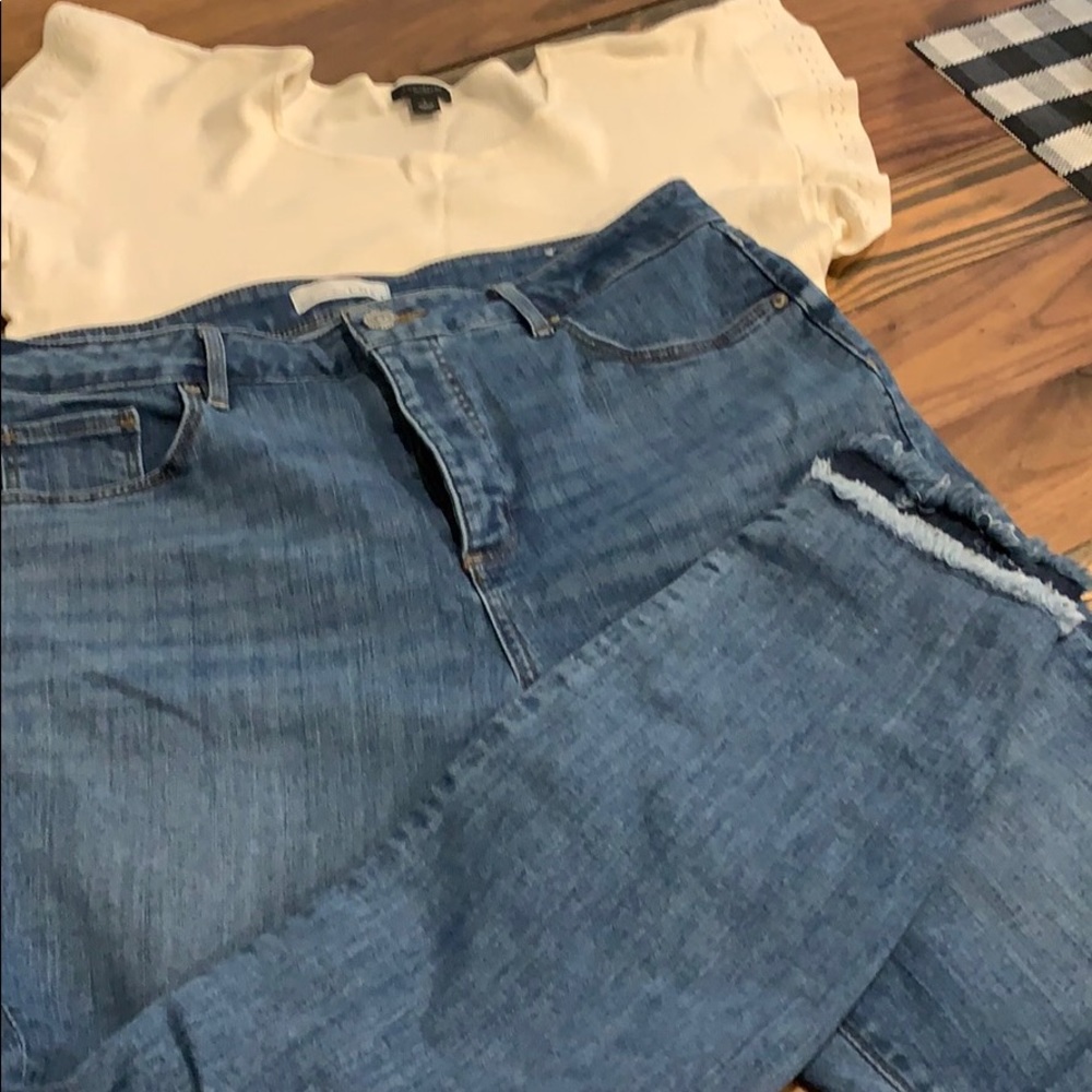 Ann Taylor curvy skinny crops